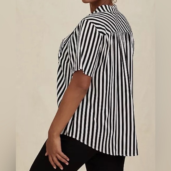 Torrid Black & White Stripe Challis Button Front Shirt Size 3 (22/24) - Picture 2 of 7